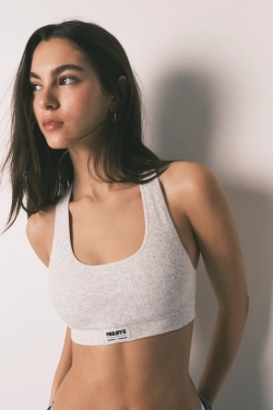 Серый спортивный бесшовный бюстгальтер