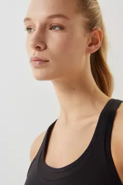 Черный спортивный бюстгальтер 4D Stretch
