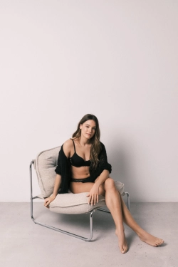 BEAUTIFUL Черный классический бюстгальтер из микрофибры и кружева