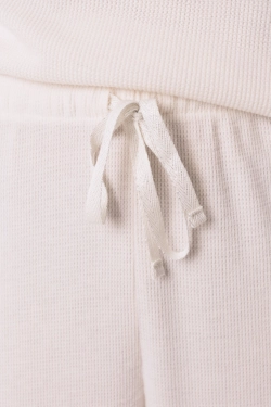 Белая длинная пижама с вафельной фактурой