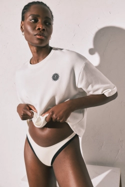 Трусики-бикини бразилиана в черно-белом цвете