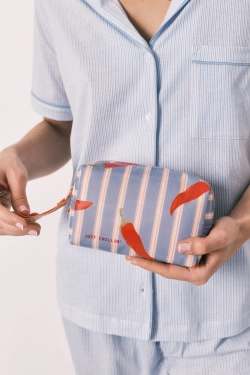 Маленькая водонепроницаемая косметичка в полоску