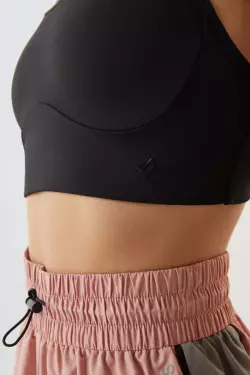Черный спортивный бюстгальтер 4D Stretch