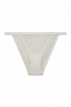 Класичні трусики з тонкими бретелями і бантом білого кольору з відтінком айворі