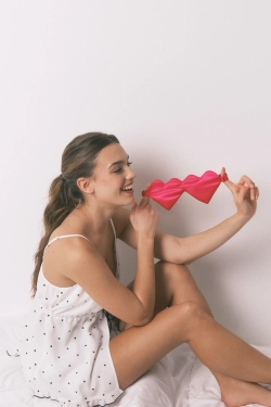 Красная маска для сна «сердца»