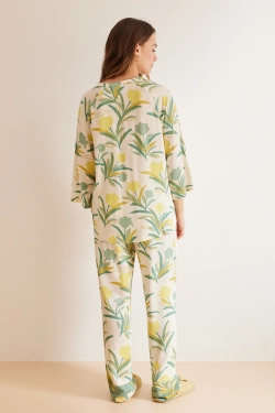 Классическая пижама с тропическим принтом по всей поверхности