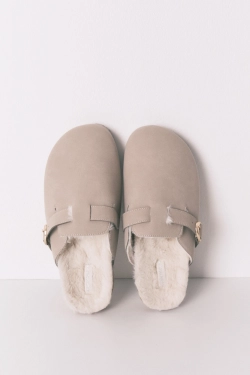 Сірі капці-сабо з хутром