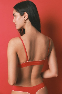 Треугольный бесшовный топ-бюстгальтер из рифлёной ткани