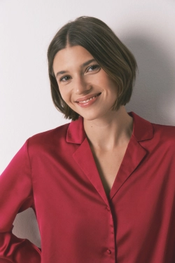 Короткая красная атласная пижама