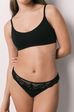 Чорні класичні трусики з модалу та мережива