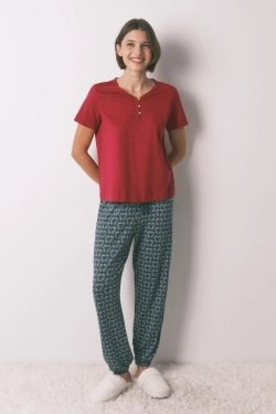 Червона бавовняна футболка з V-подібним вирізом