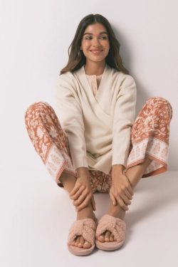 Рожеві домашні капці з ефектом овчини