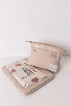 Середняя пухка бежева косметичка Snoopy