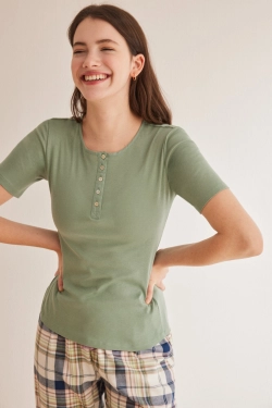 Зеленая футболка Henley с короткими рукавами из хлопка