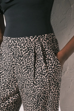 Легкі штани з анімалістичним принтом