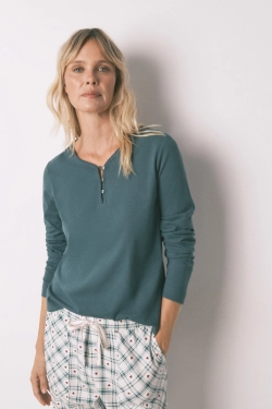 Зеленая футболка с длинными рукавами из 100% хлопка