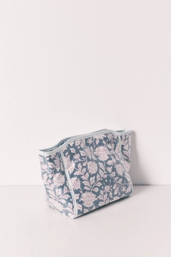 Косметичка середня синя з квітковим принтом
