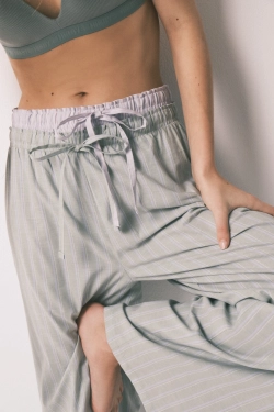 Довга бавовняна піжама з принтом у смужку