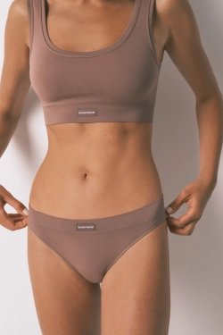 Классические бесшовные коричневые трусы