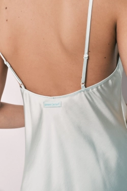 Короткая сатиновая пижама зеленого цвета