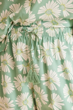 Классическая пижама с шортами с цветочным принтом