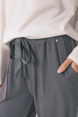 Серые широкие брюки из фактурного флиса