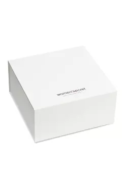 Белая подарочная коробка с магнитным клапаном 26,5*26,5*13 см
