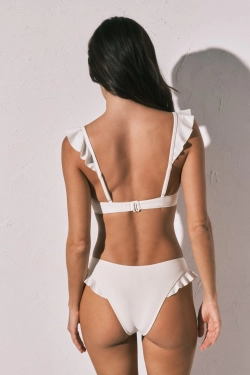 Белые трусики-бикини с воланами