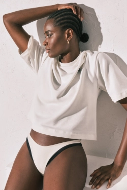 Трусики-бикини бразилиана в черно-белом цвете