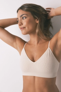 Безшовний топ з анімалістичним принтом бежевого кольору