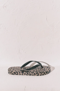 Широкі сандалі з анімалістичним принтом