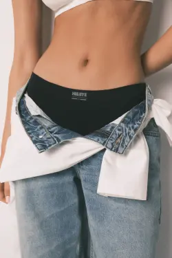 Класичні безшовні трусики чорного кольору