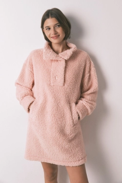 Рожева нічна сорочка міді зі штучної овчини
