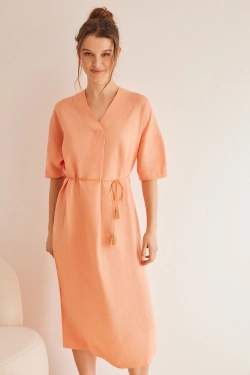 Оранжевое льняное платье-кафтан