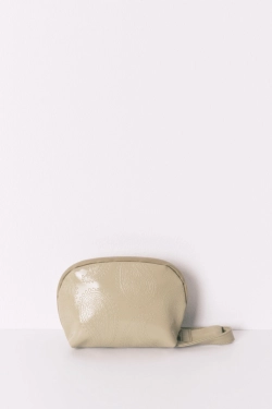 Маленькая лаковая косметичка