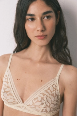 NATURAL Трикутний бюстгальтер з мереживом бежевого кольору