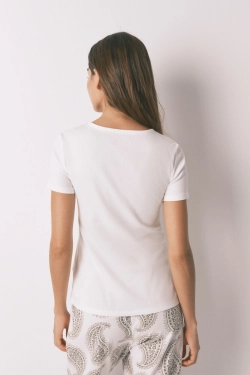 Футболка в рубчик з мереживом та перламутровими ґудзиками