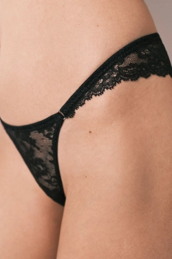 Трусики-бразилиана кружевные черные