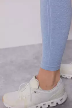 Нежно-голубые бесшовные леггинсы Comfort