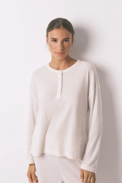 Белая длинная пижама с вафельной фактурой