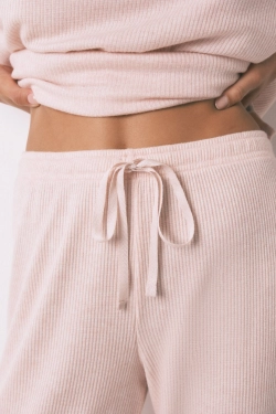 Розовая пижама из фактурного трикотажа в рубчик