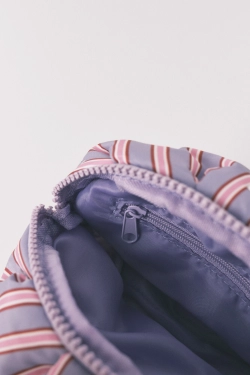 Косметичка маленька в смужку зі стразами