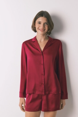 Короткая красная атласная пижама