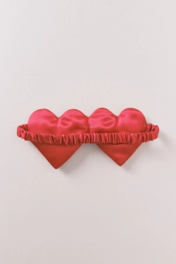 Красная маска для сна «сердца»