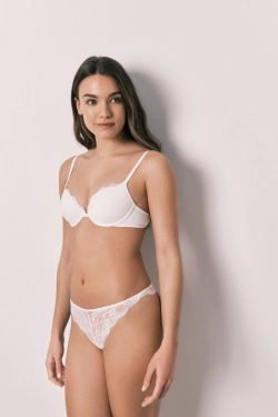 BEAUTIFUL Класичний бюстгальтер з наповнювачем і мереживом у білому кольорі