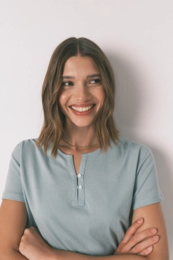 Бавовняна футболка з вишивкою та ґудзиками