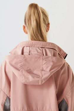 Розовая водоотталкивающая куртка