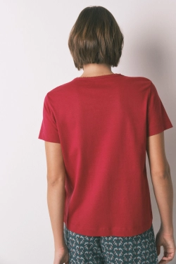 Червона бавовняна футболка з V-подібним вирізом