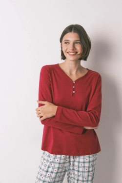 Красная футболка с длинными рукавами из 100% хлопка