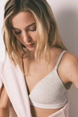 Треугольный бюстгальтер с наполнителем